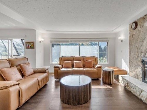 938 29Th Street E, North Vancouver, BC 