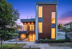 2863 King Edward Avenue W Vancouver, BC V6L 1V1