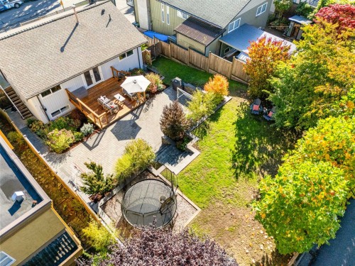 1147 Deep Cove Road, North Vancouver, BC 