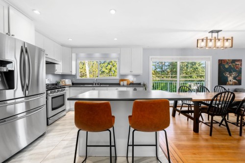 1147 Deep Cove Road, North Vancouver, BC 