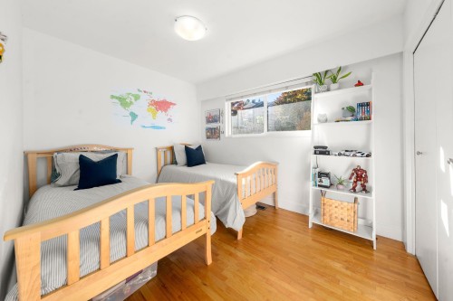 1147 Deep Cove Road, North Vancouver, BC 