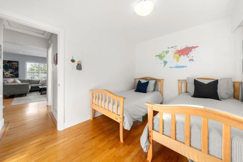 1147 Deep Cove Road, North Vancouver, BC 