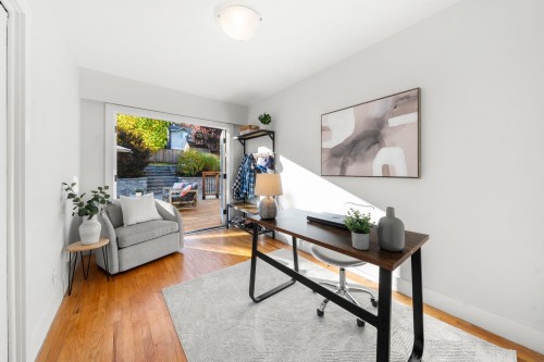 1147 Deep Cove Road, North Vancouver, BC 