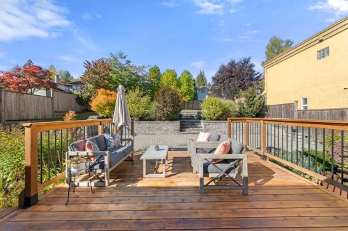 1147 Deep Cove Road, North Vancouver, BC 