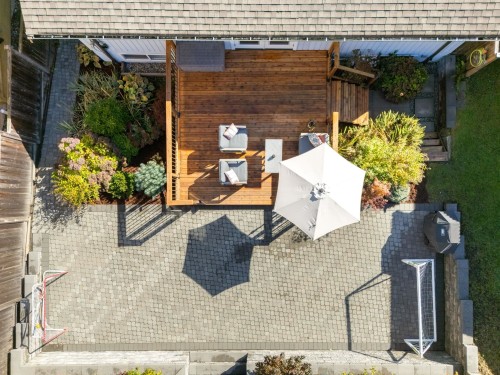 1147 Deep Cove Road, North Vancouver, BC 