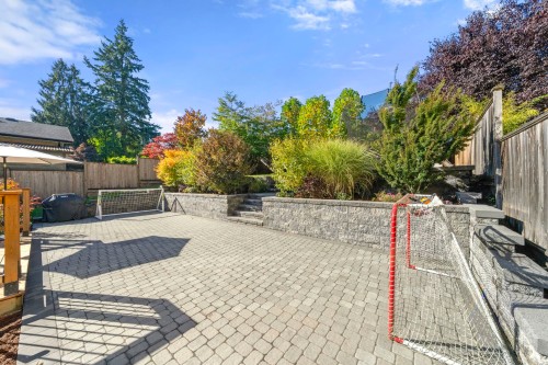 1147 Deep Cove Road, North Vancouver, BC 