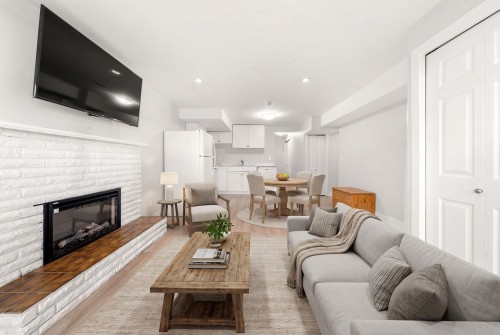 1147 Deep Cove Road, North Vancouver, BC 