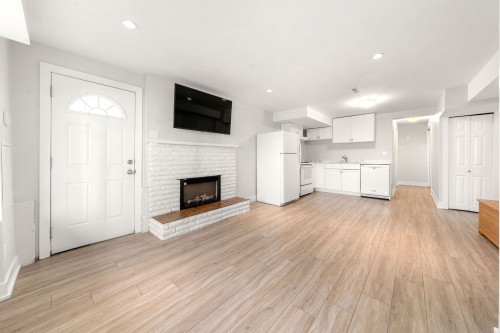 1147 Deep Cove Road, North Vancouver, BC 