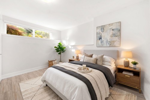 1147 Deep Cove Road, North Vancouver, BC 