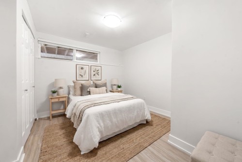 1147 Deep Cove Road, North Vancouver, BC 
