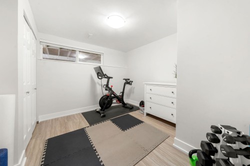 1147 Deep Cove Road, North Vancouver, BC 