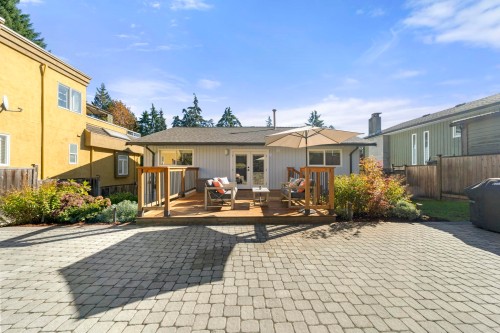 1147 Deep Cove Road, North Vancouver, BC 
