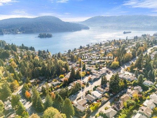 1147 Deep Cove Road, North Vancouver, BC 