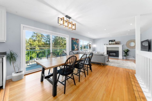 1147 Deep Cove Road, North Vancouver, BC 