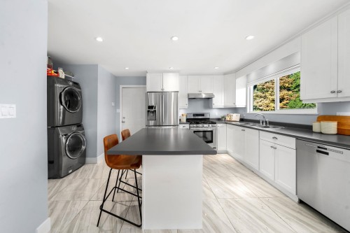 1147 Deep Cove Road, North Vancouver, BC 