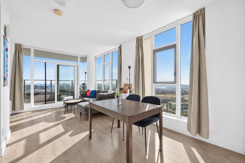 2807-7388 Kingsway  Burnaby, BC V3N 0G9