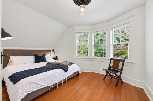 121 27Th Street E, North Vancouver, BC 