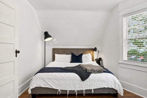 121 27Th Street E, North Vancouver, BC 