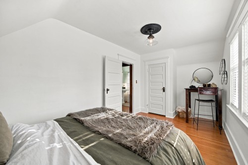 121 27Th Street E, North Vancouver, BC 