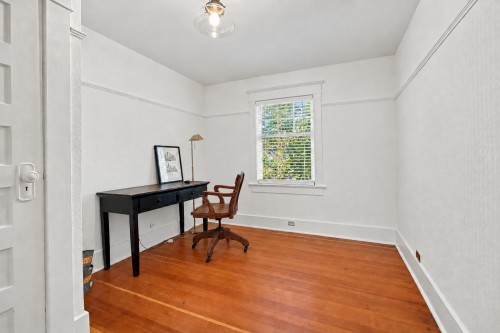 121 27Th Street E, North Vancouver, BC 