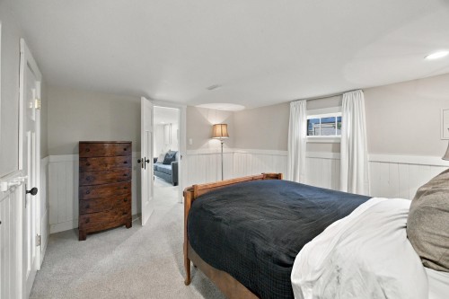 121 27Th Street E, North Vancouver, BC 