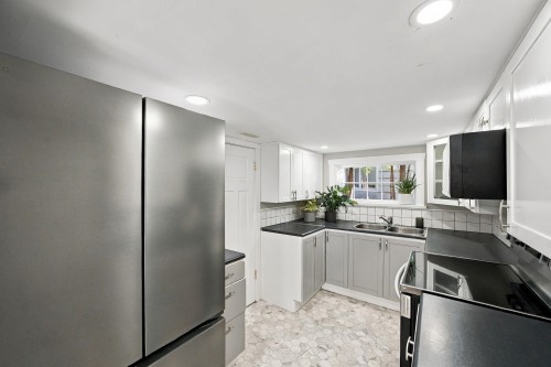 121 27Th Street E, North Vancouver, BC 