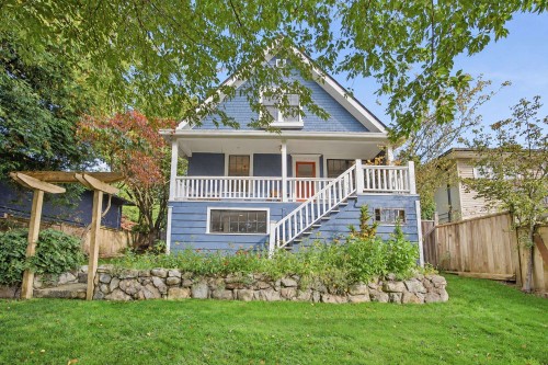121 27Th Street E, North Vancouver, BC 