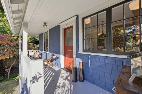121 27Th Street E, North Vancouver, BC 