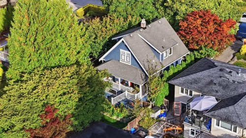 121 27Th Street E, North Vancouver, BC 