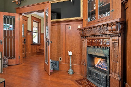 121 27Th Street E, North Vancouver, BC 
