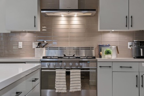 2775 Lyndene Road, North Vancouver, BC 