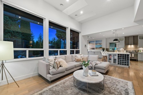2775 Lyndene Road, North Vancouver, BC 