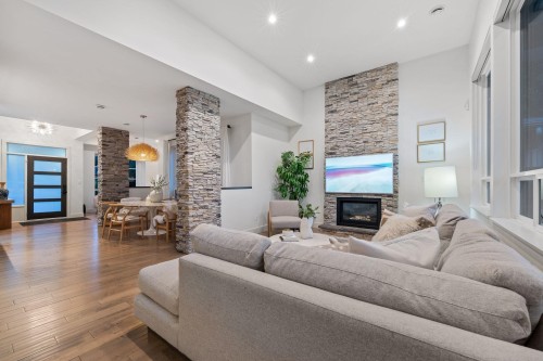 2775 Lyndene Road, North Vancouver, BC 