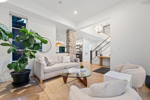 2775 Lyndene Road, North Vancouver, BC 