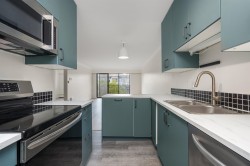 204-127 4th Street E North Vancouver, BC V7L 1H7