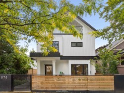1-878 37th Avenue E Vancouver, BC V5W 1G2
