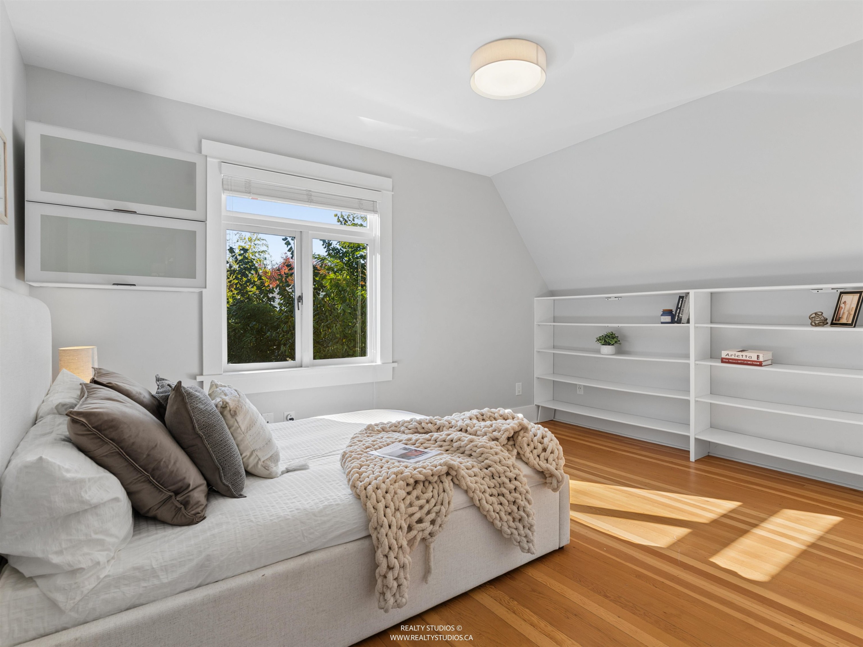 1204 14Th Avenue E, Vancouver, BC