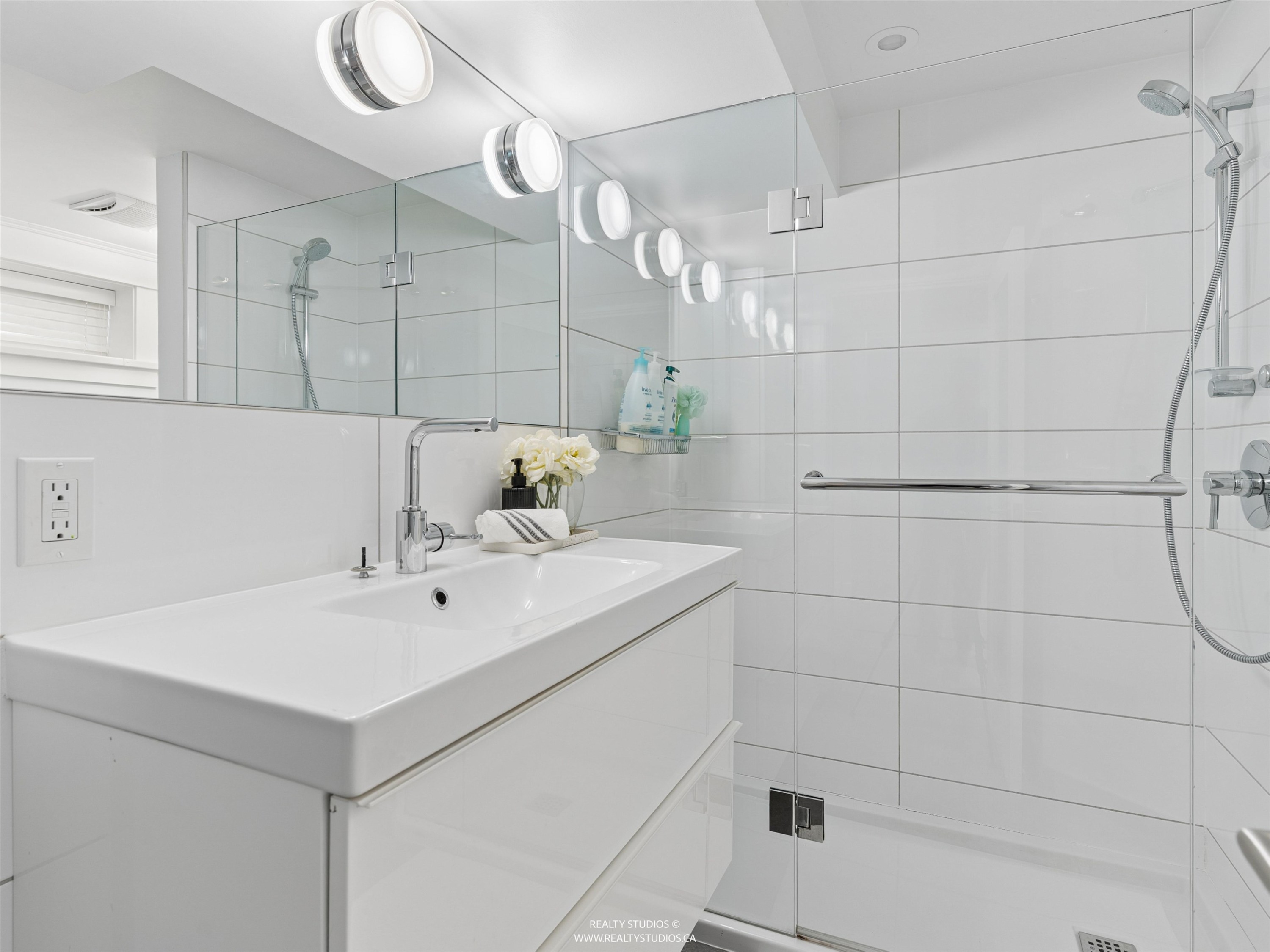 1204 14Th Avenue E, Vancouver, BC