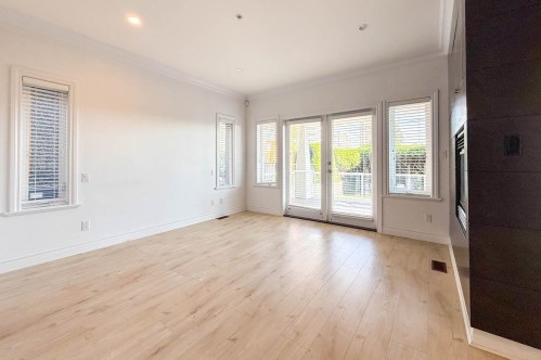 2307 Marine Drive, West Vancouver, BC 
