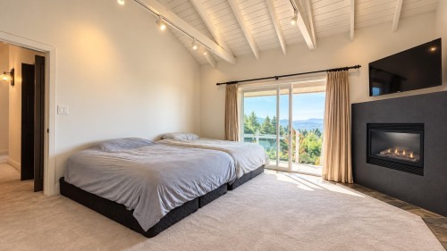 1098 Hillside Road, West Vancouver, BC 