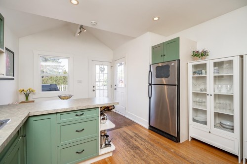 3415 Dundas Street, Vancouver, BC 