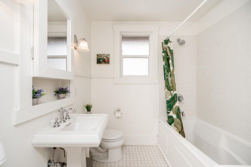 3415 Dundas Street, Vancouver, BC 