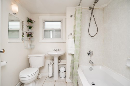 3415 Dundas Street, Vancouver, BC 