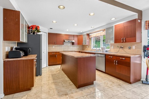 1599 Plateau Crescent, Coquitlam, BC 