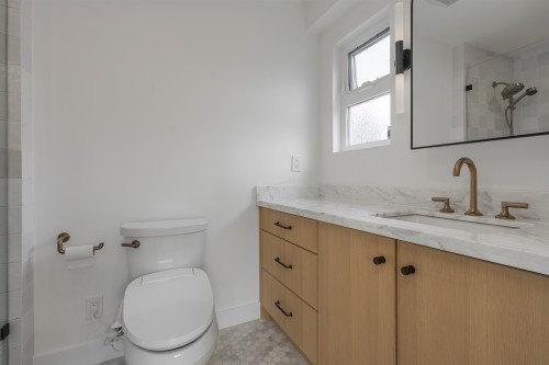 3250 37Th Avenue W, Vancouver, BC 