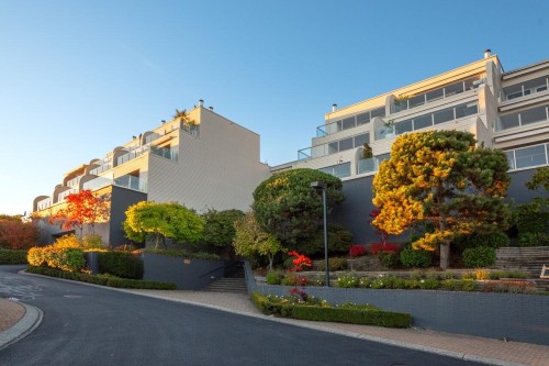 210-2274 Folkestone Way  West Vancouver, BC V7S 2X7