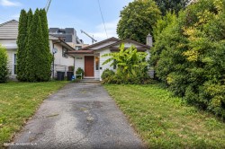 1542 Bond Street  North Vancouver, BC V7J 1E7