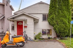 1536 Bond Street  North Vancouver, BC V7J 1E7