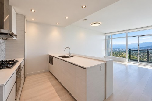 4809-4670 Assembly Way  Burnaby, BC V5H 0H3