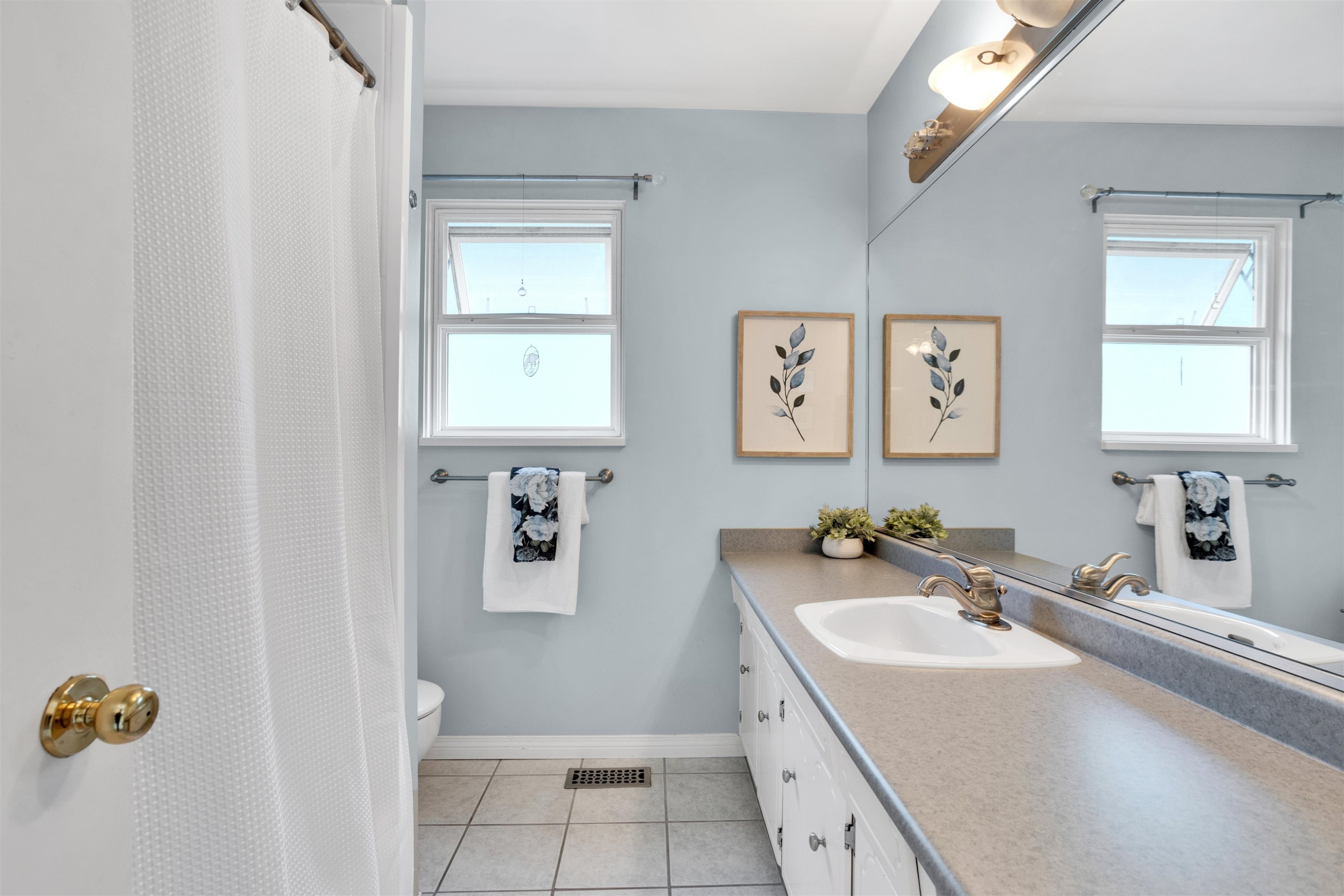 2412 40Th Avenue E, Vancouver, BC
